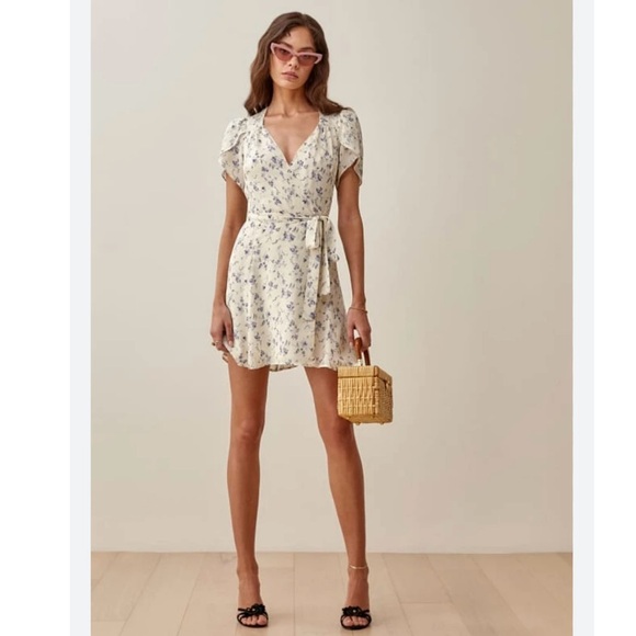 Reformation Ellwood Dress in Sinead White Blue Floral sz Medium Flutter Sleeves - Picture 2 of 12